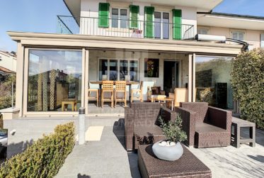 Villa contiguë de 9 pièces avec piscine privée